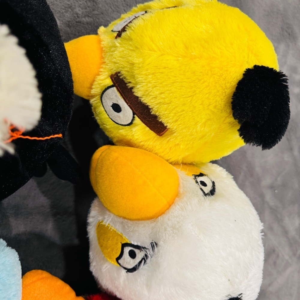 Lot of 5 angry bird plushies 11 inches each like new - Picture 4 of 6